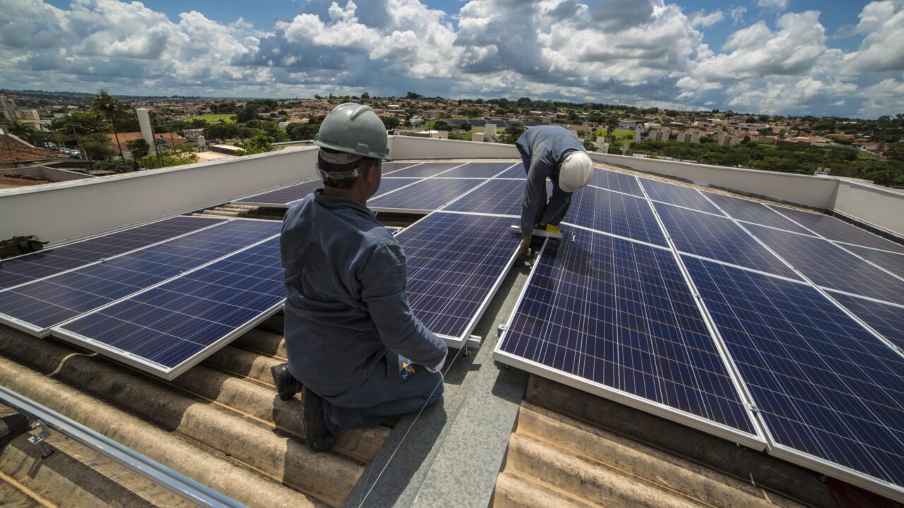 découvrez comment choisir le meilleur installateur photovoltaïque pour votre projet solaire. obtenez des conseils sur les critères essentiels, les certifications à vérifier et les questions à poser pour garantir une installation efficace et fiable de vos panneaux solaires.