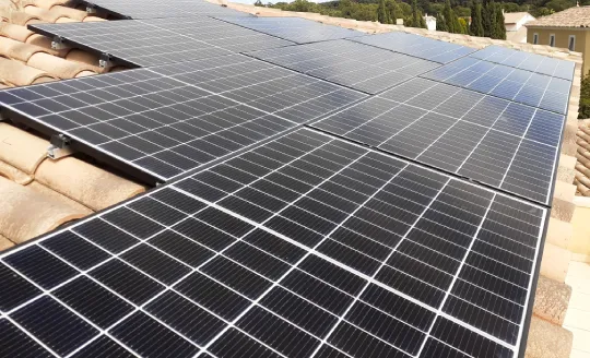 découvrez comment choisir les meilleurs panneaux photovoltaïques pour votre installation solaire. apprenez les critères essentiels, comparez les marques et optimisez votre investissement énergétique avec des conseils pratiques adaptés à vos besoins.