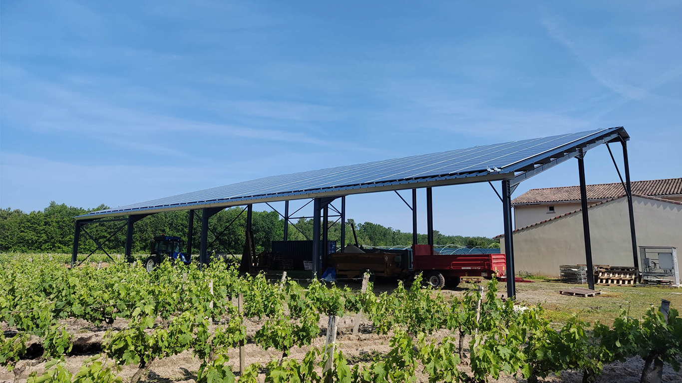 découvrez les avantages de l'agriculture photovoltaïque : alliez production alimentaire et énergie renouvelable. apprenez comment cette pratique durable transforme les exploitations agricoles tout en optimisant l'utilisation des terres.