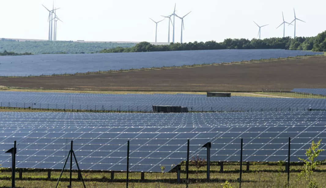 découvrez les nombreux avantages de l'énergie solaire, une solution durable et économique qui contribue à la protection de l'environnement. apprenez comment cette source d'énergie renouvelable peut réduire vos factures d'électricité et augmenter la valeur de votre propriété.