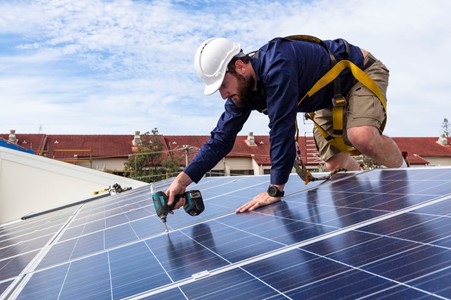 découvrez les nombreux avantages de l'installation de panneaux solaires. optimisez vos économies d'énergie, réduisez votre empreinte carbone et profitez d'aides financières tout en augmentant la valeur de votre propriété. faites le choix d'une énergie renouvelable et durable dès aujourd'hui!