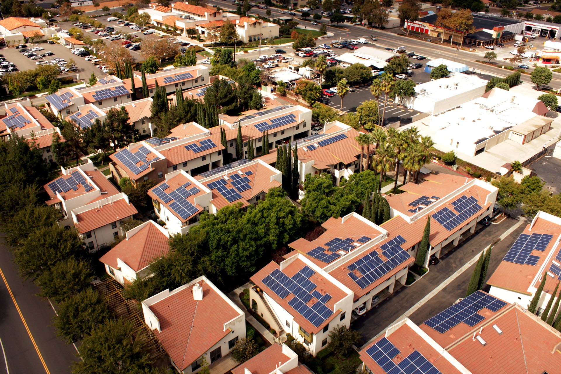 découvrez l'avenir prometteur de l'énergie solaire en californie. explorez les innovations, les politiques et les tendances qui transforment l'état en un leader mondial de l'énergie renouvelable. informez-vous sur les projets d'énergie solaire et leur impact sur l'environnement et l'économie locale.