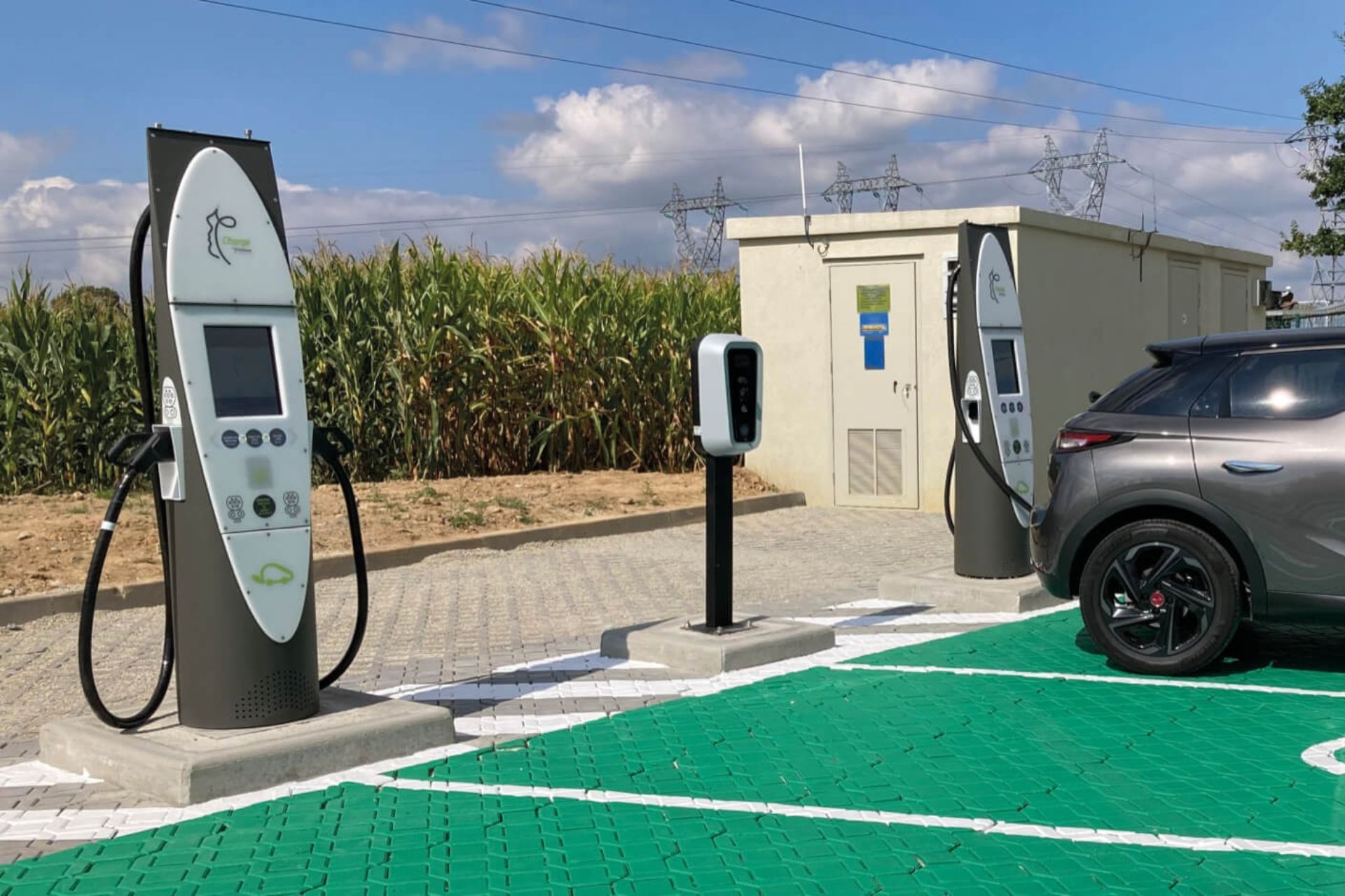 découvrez notre sélection de bornes de charge électrique, idéales pour recharger rapidement et efficacement vos véhicules électriques. profitez de solutions fiables, performantes et conviviales pour une conduite écoresponsable.