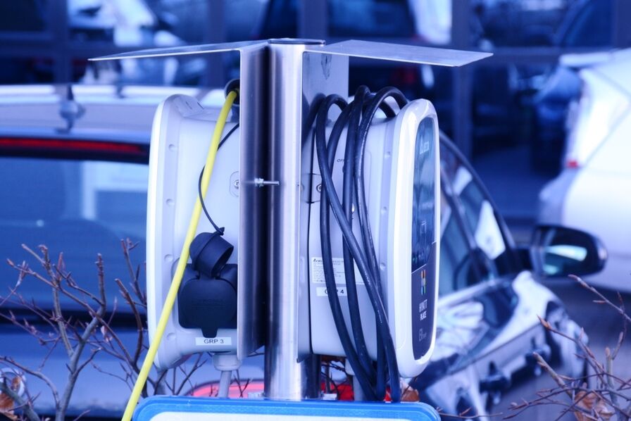 découvrez notre guide complet sur les bornes de recharge : types, avantages, installation et conseils pratiques pour choisir la meilleure solution pour votre véhicule électrique.