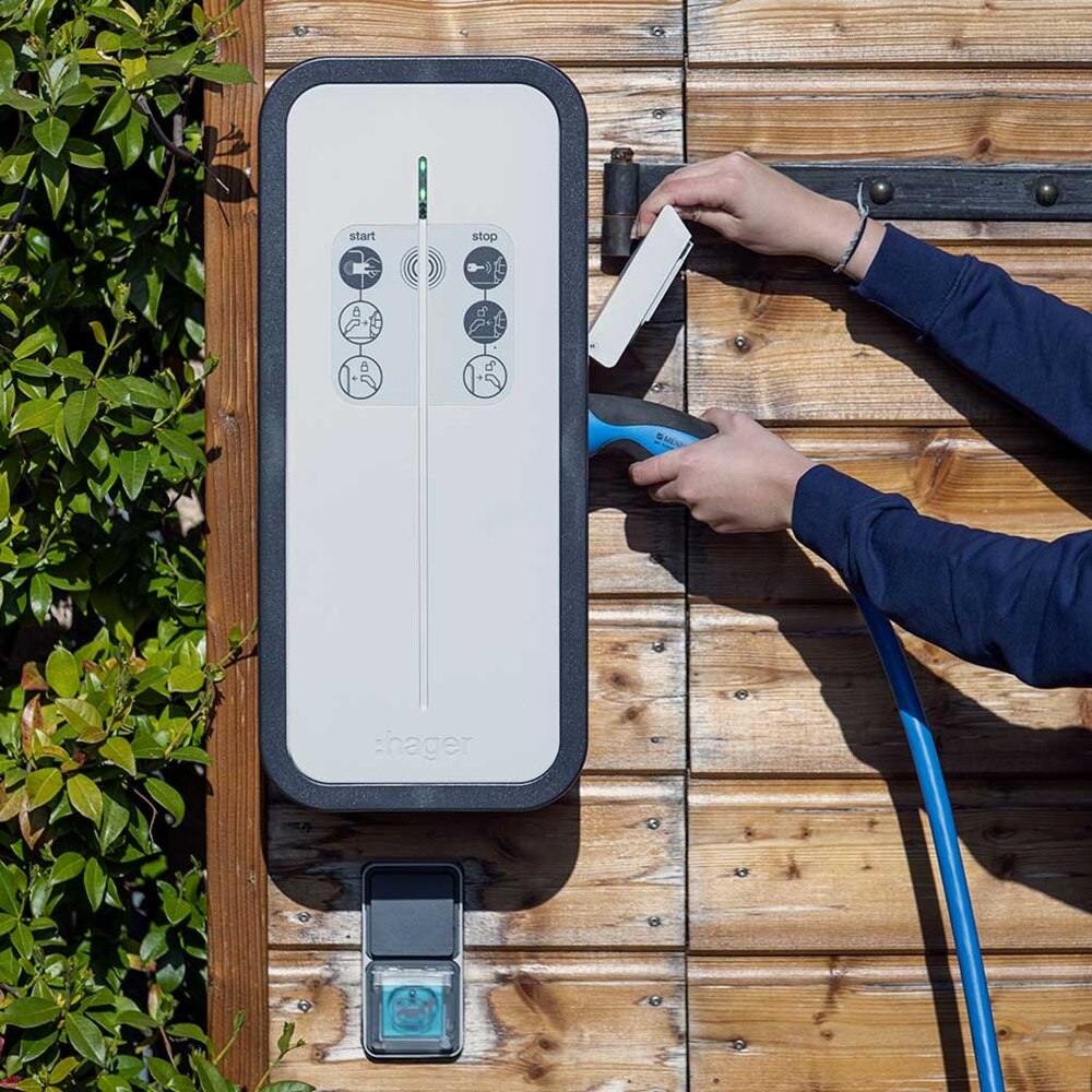 découvrez notre borne de recharge solaire, la solution écologique pour recharger vos véhicules électriques. profitez d'une énergie renouvelable et d'une installation facile, tout en réduisant votre empreinte carbone.