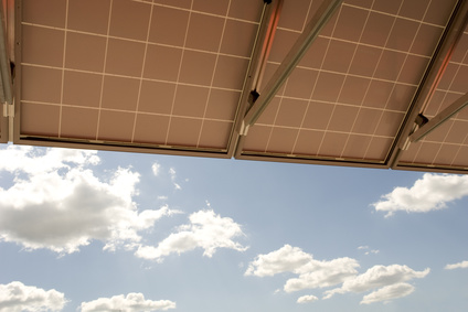 découvrez le brise soleil photovoltaïque, une solution innovante alliant protection solaire et production d'énergie renouvelable. optimisez votre confort tout en réduisant votre empreinte carbone grâce à des panneaux solaires élégamment intégrés dans vos espaces. idéal pour les bâtiments modernes, cet équipement améliore l'efficacité énergétique tout en préservant l'esthétique de votre architecture.