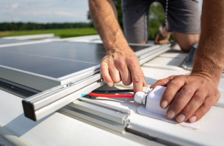 découvrez notre sélection de câbles photovoltaïques de haute qualité, conçus pour optimiser l'efficacité de vos installations solaires. profitez d'une durabilité supérieure et d'une performance fiable pour maximiser la production d'énergie renouvelable.