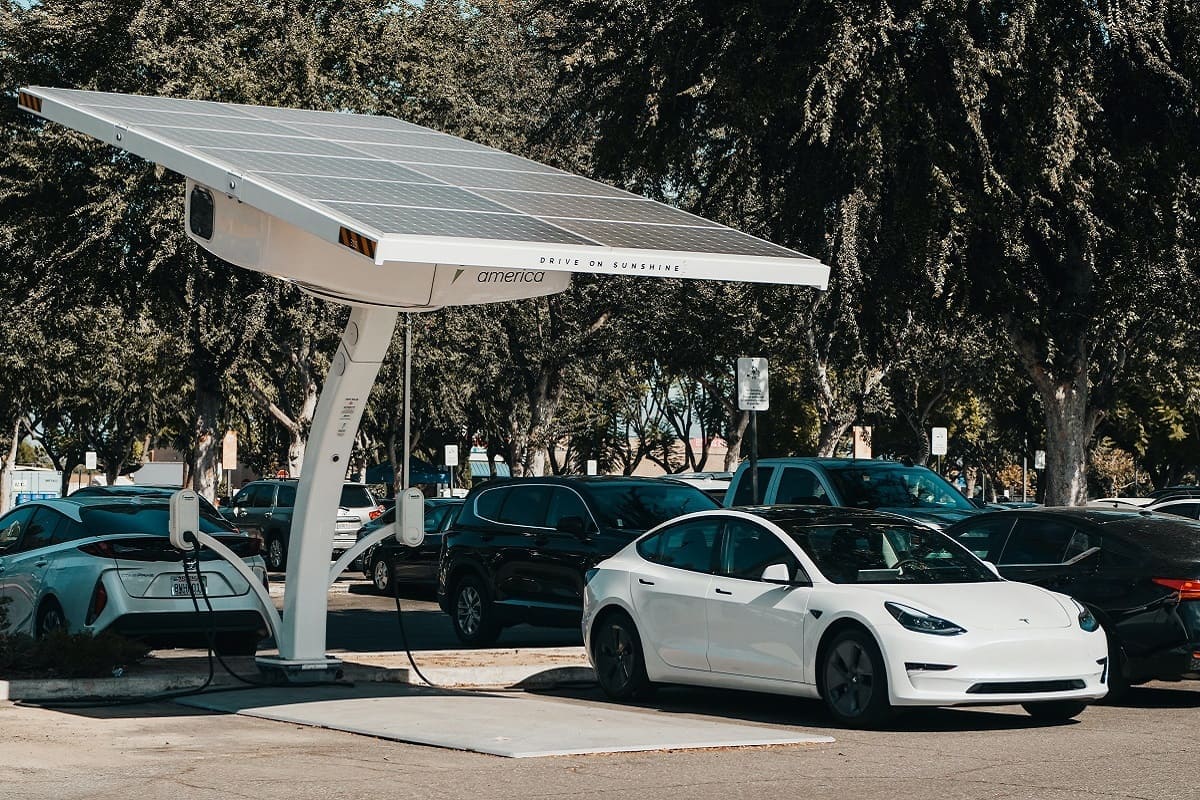 découvrez notre carport photovoltaïque, une solution innovante qui combine protection pour votre véhicule et production d'énergie solaire. optimisez votre espace extérieur tout en réduisant votre empreinte carbone grâce à cette installation durable et esthétique.