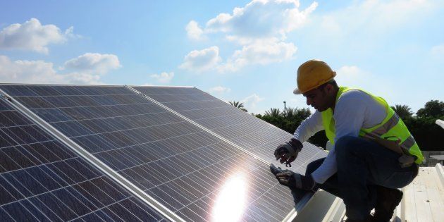 découvrez comment choisir le bon installateur de panneaux solaires pour votre projet. notre guide vous aide à évaluer les critères essentiels, à comparer les offres et à sélectionner un professionnel certifié pour maximiser l'efficacité énergétique de votre maison.