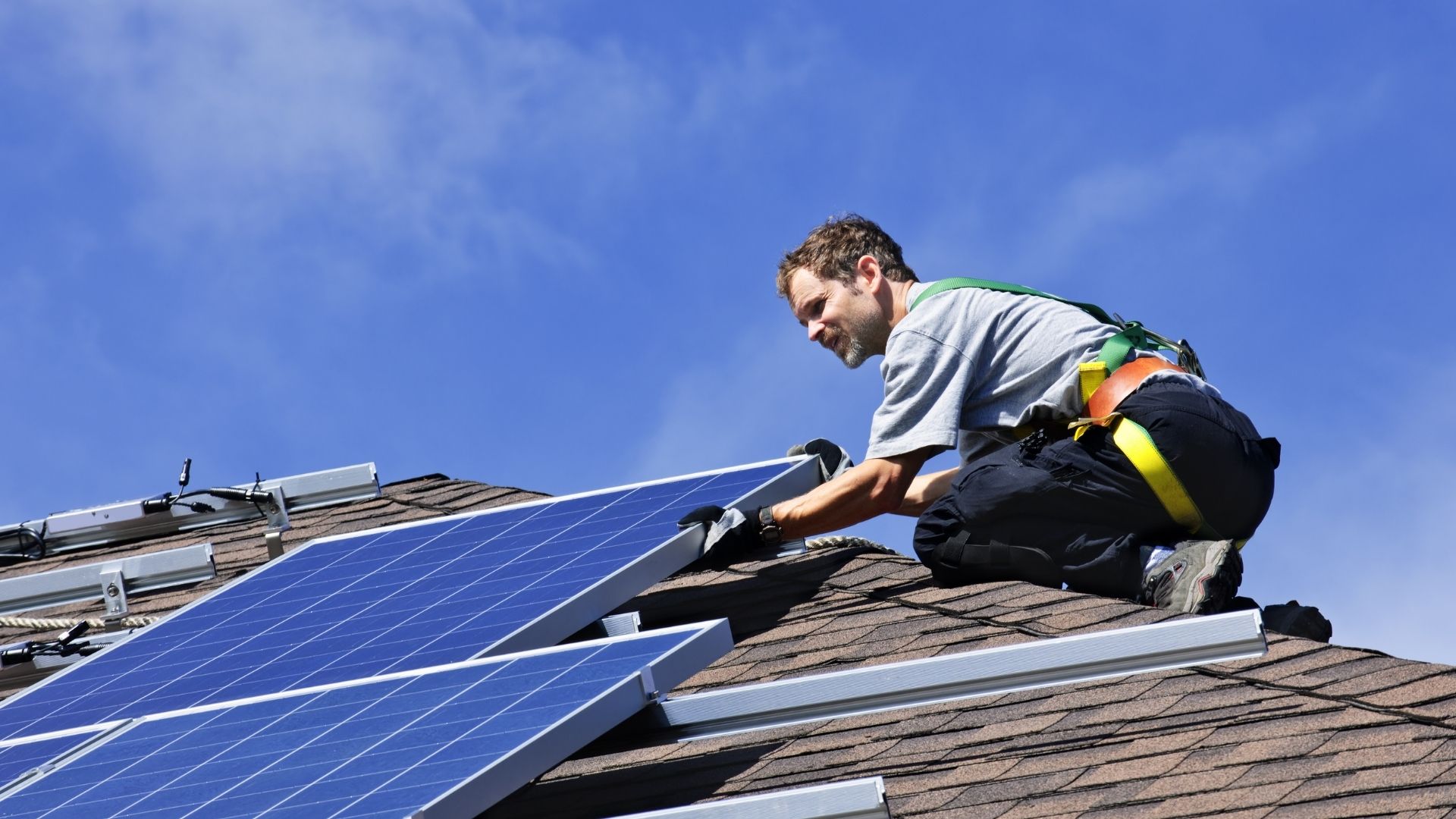 découvrez comment faire le meilleur choix pour votre installateur de panneaux solaires. nos conseils et critères clés vous aideront à trouver un professionnel compétent et fiable, pour une installation optimale de votre système solaire.