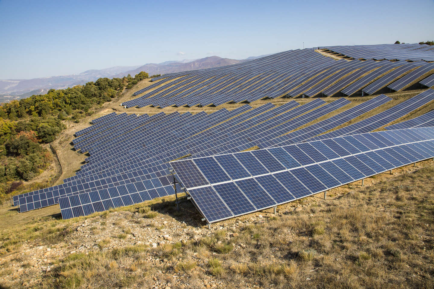 profitez de nos offres exceptionnelles de destockage de panneaux solaires ! réduisez vos factures d'énergie et contribuez à la protection de l'environnement grâce à notre sélection de panneaux solaires à prix réduits. ne manquez pas cette opportunité d'investir dans une énergie renouvelable et durable.