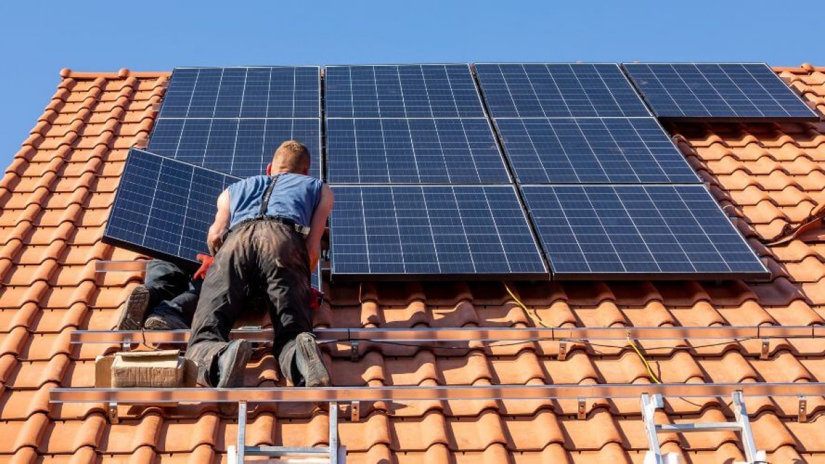 découvrez les principales différences entre les panneaux solaires, qu'ils soient photovoltaïques ou thermiques. apprenez à choisir la meilleure option pour vos besoins énergétiques et maximisez votre investissement dans l'énergie renouvelable.