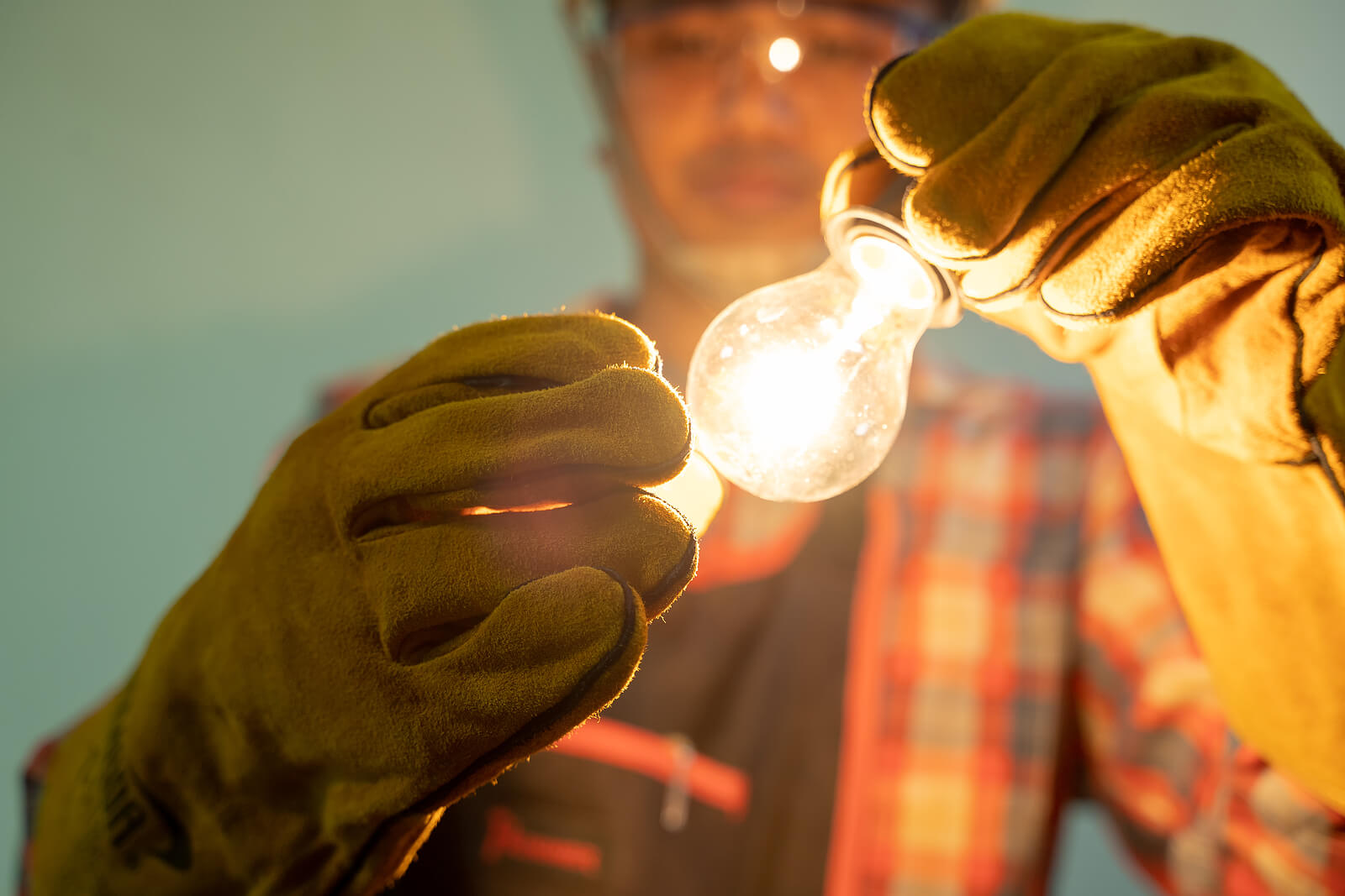 découvrez la différence entre volts et watts, deux unités électriques essentielles. apprenez comment elles interagissent, leur rôle dans les circuits électriques et leur importance pour comprendre la puissance des appareils électriques.