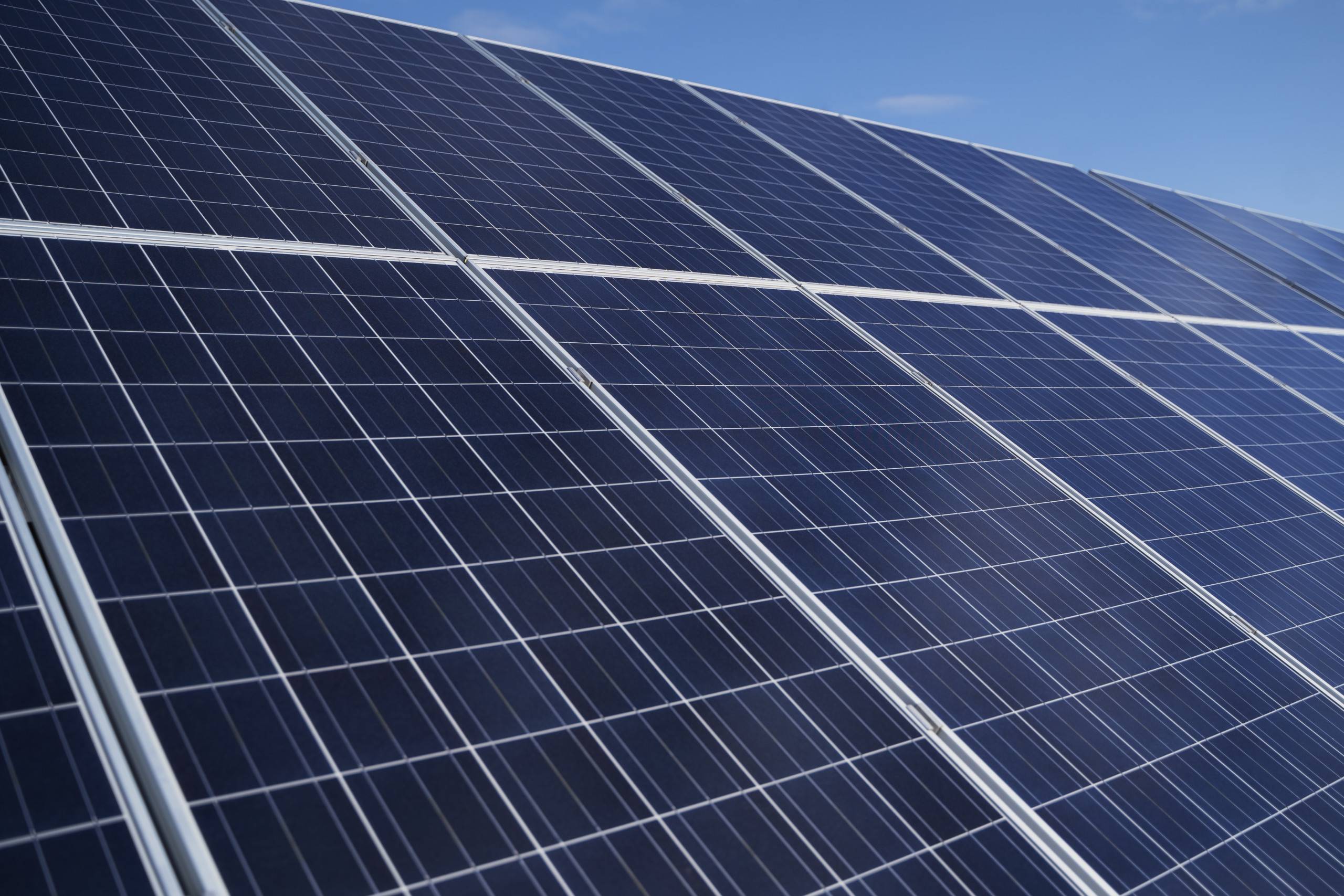 découvrez la durée de vie d'un onduleur photovoltaïque et son impact sur votre installation solaire. apprenez à optimiser la performance de votre système et à prolonger la longévité de vos équipements pour un investissement durable et rentable.