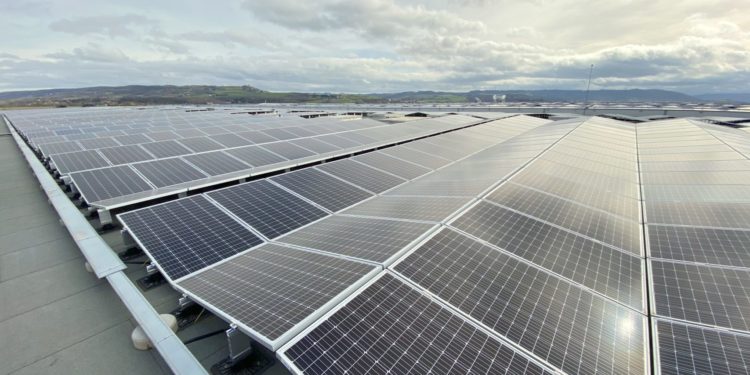 découvrez les solutions photovoltaïques proposées par edf pour produire de l'énergie renouvelable et réduire votre facture d'électricité. explorez les avantages de l'énergie solaire et contribuez à la transition énergétique tout en valorisant votre logement.