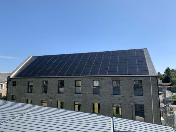 découvrez comment optimiser l'efficacité de votre installation de panneaux solaires. apprenez les meilleures pratiques, les techniques d'installation et les conseils pour maximiser votre production d'énergie solaire et réduire vos factures d'électricité.