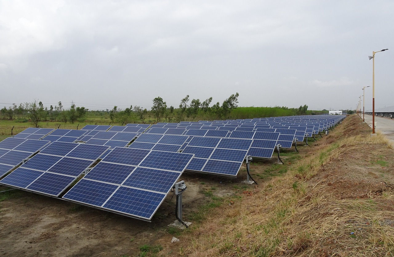 découvrez comment maximiser la production d'énergie de vos panneaux solaires grâce à une exposition optimale. cette exposition vous guide à travers les meilleures pratiques pour positionner vos panneaux, en tenant compte des facteurs environnementaux et saisonniers, afin d'atteindre une efficacité énergétique maximale.