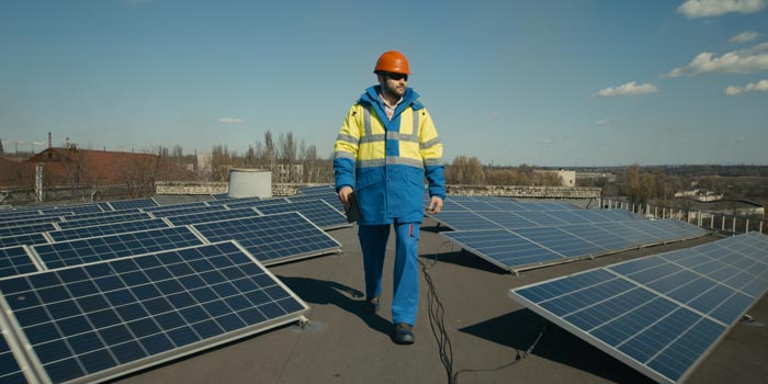 découvrez les meilleures techniques et solutions pour la fixation de panneaux solaires sur une toiture plate. optimisez l'efficacité de votre installation et assurez une mise en place sécurisée pour bénéficier pleinement de l'énergie solaire.