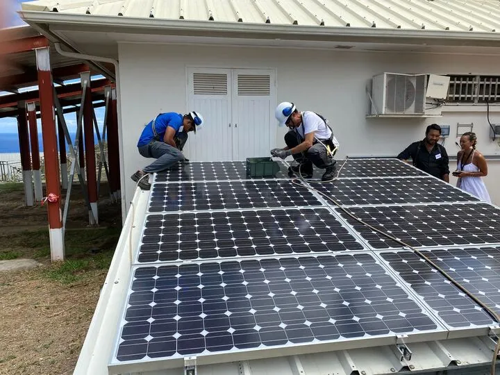 découvrez notre formation complète pour devenir installateur de panneaux solaires. apprenez les techniques d'installation, de maintenance et de réglementation, et engagez-vous dans la transition énergétique tout en développant des compétences demandées sur le marché. rejoignez-nous pour un avenir durable!