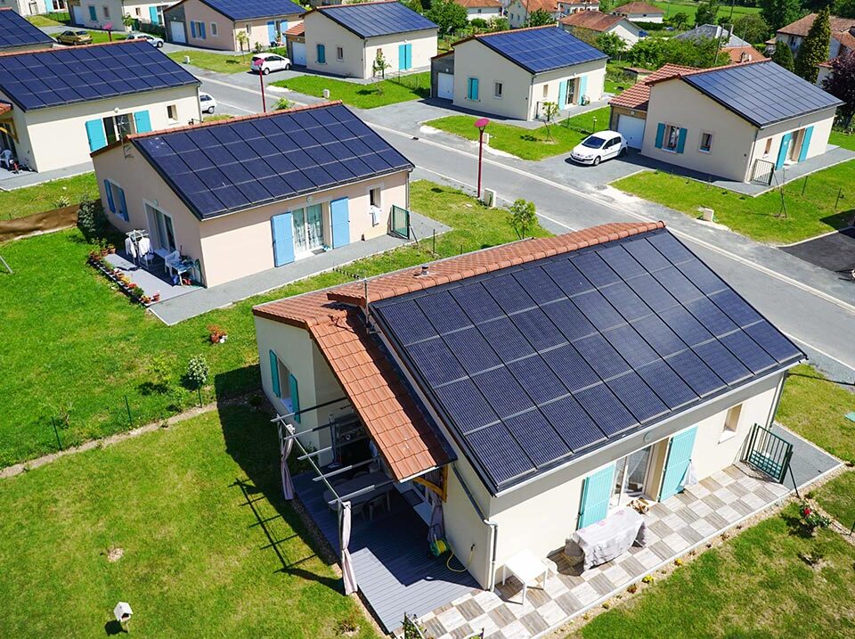 découvrez notre guide complet sur l'autoconsommation photovoltaïque : apprenez comment optimiser votre production d'énergie solaire, réduire vos factures d'électricité et contribuer à la transition énergétique. idéal pour particuliers et entreprises souhaitant investir dans l'énergie renouvelable.