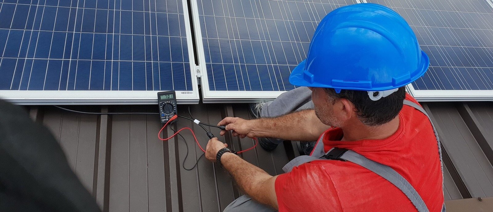 découvrez notre guide complet pour les débutants sur les panneaux solaires. apprenez tout ce qu'il faut savoir sur leur fonctionnement, les avantages, l'installation et comment maximiser votre investissement énergétique. simplifiez votre transition vers l'énergie solaire grâce à nos conseils pratiques et vos questions fréquemment posées.