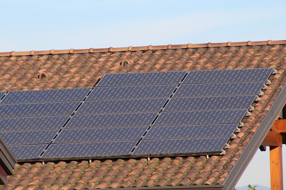 découvrez notre guide complet sur l'installation de panneaux solaires. apprenez étape par étape comment choisir, installer et optimiser vos panneaux pour maximiser votre production d'énergie renouvelable et réduire vos factures d'électricité.