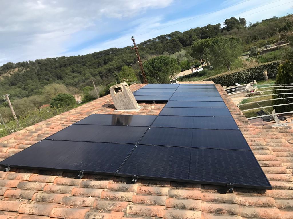 découvrez notre guide complet sur l'installation de panneaux solaires. apprenez étape par étape comment installer votre système solaire, optimiser votre production d'énergie renouvelable et réaliser des économies sur vos factures d'électricité.