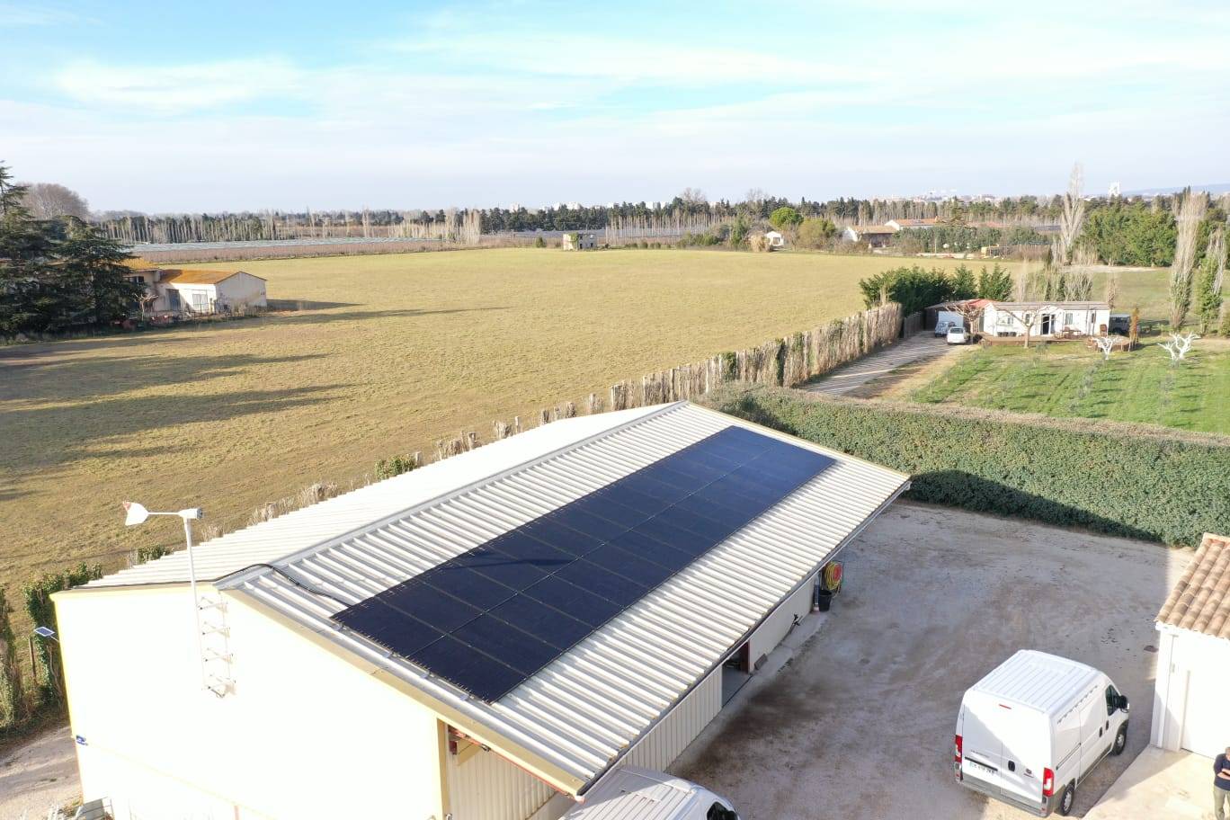 découvrez notre guide complet sur l'installation de panneaux photovoltaïques. apprenez les étapes essentielles, les conseils pratiques et les avantages de l'énergie solaire pour maximiser votre production d'électricité et réduire votre facture énergétique.