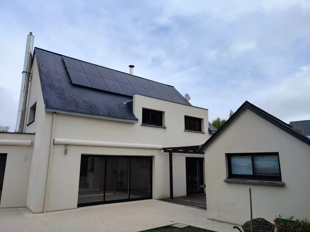 découvrez notre guide complet sur les onduleurs photovoltaïques. apprenez à choisir le bon onduleur pour optimiser la production d'énergie de votre installation solaire, à comprendre leur fonctionnement et à bénéficier de conseils pratiques pour maximiser votre rendement.