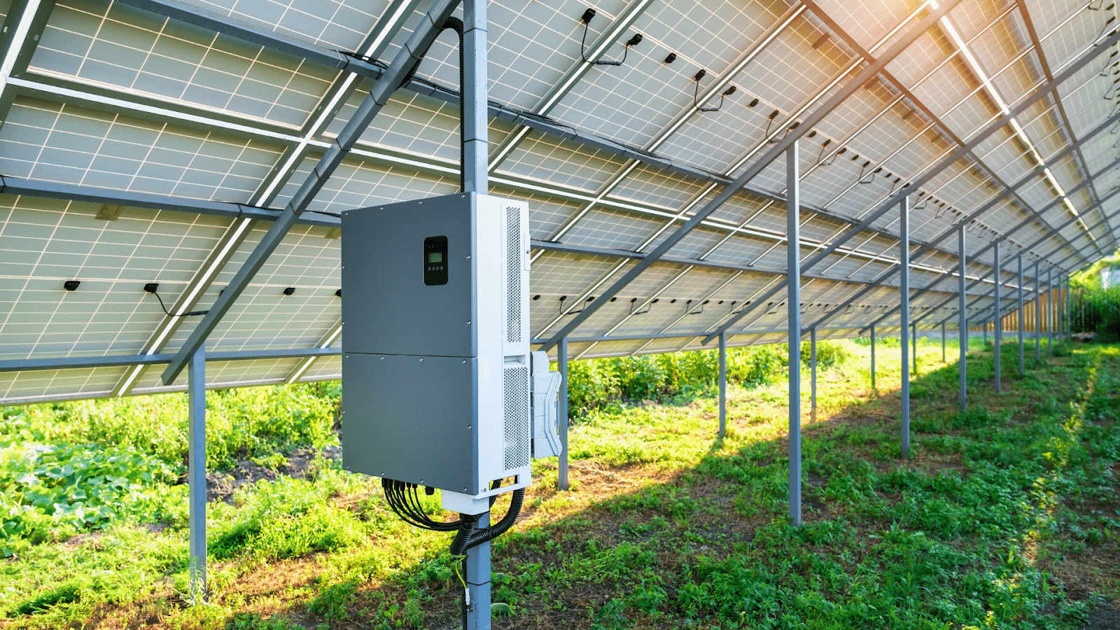 découvrez notre guide complet sur les onduleurs solaires : tout ce que vous devez savoir pour choisir le bon équipement, comprendre son fonctionnement et optimiser votre installation solaire. profitez pleinement de l'énergie renouvelable et maximisez votre production d'électricité !