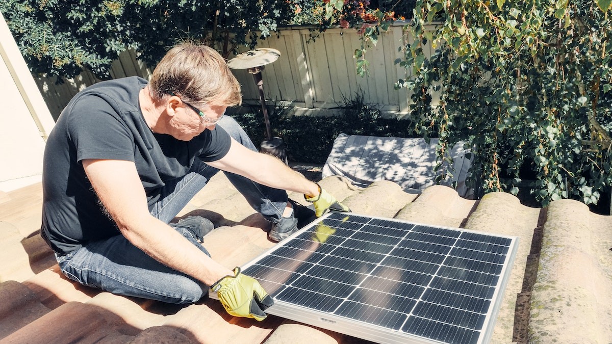 découvrez notre guide complet sur les panneaux solaires diy ! apprenez à concevoir et installer votre propre système solaire, économisez sur vos factures d'énergie et contribuez à un avenir plus durable grâce à des conseils pratiques et des astuces d'experts.