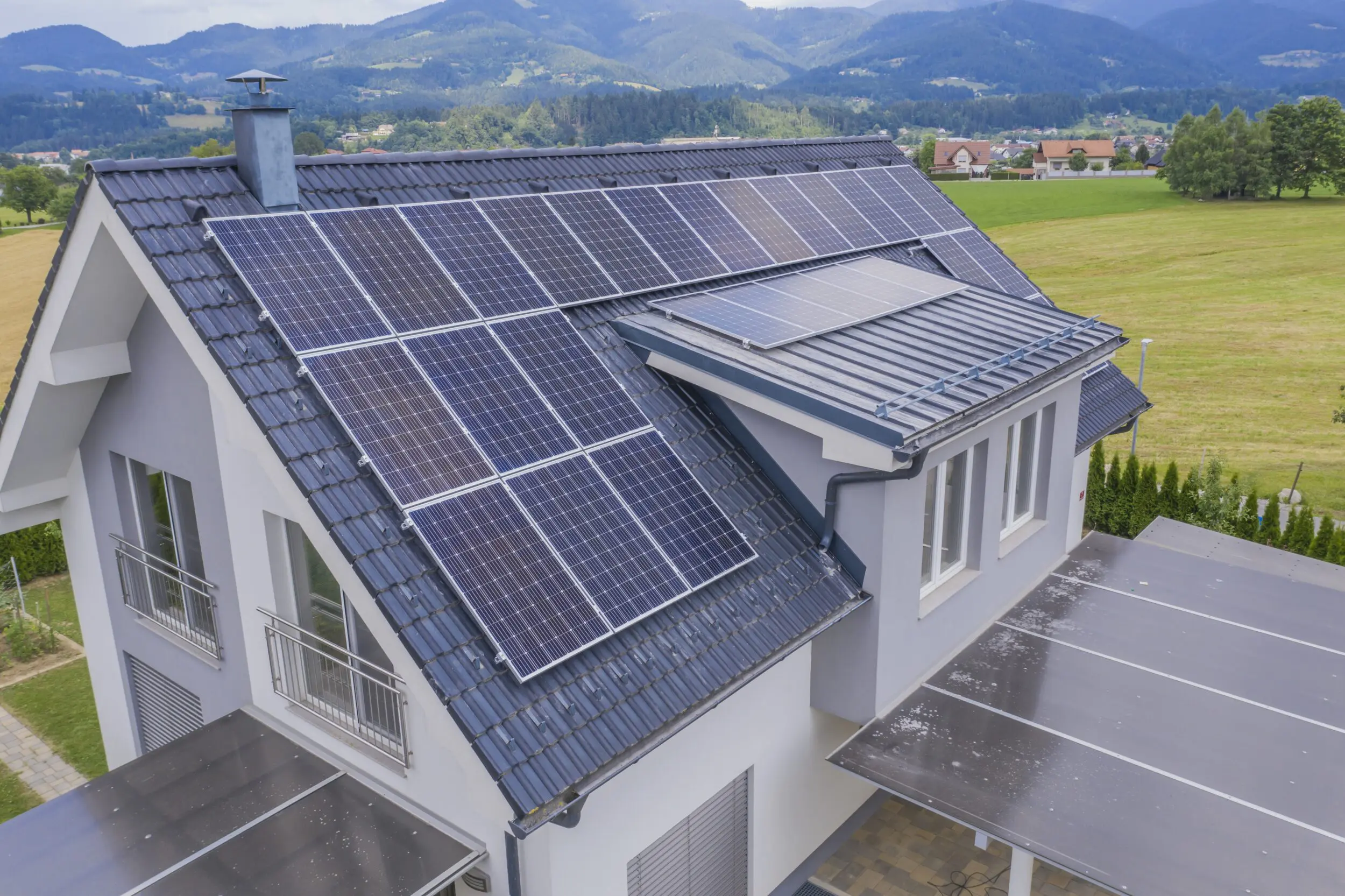 découvrez notre guide complet sur les panneaux solaires, tout ce que vous devez savoir pour choisir, installer et optimiser votre système solaire, afin de réduire vos factures d'énergie et de contribuer à la protection de l'environnement.