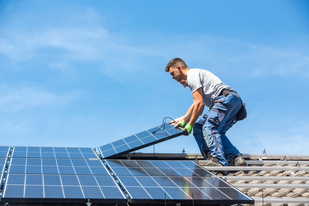 découvrez notre guide complet sur les panneaux solaires : tout ce que vous devez savoir pour choisir, installer et optimiser votre système photovoltaïque. profitez des énergies renouvelables et faites des économies sur vos factures d'électricité !