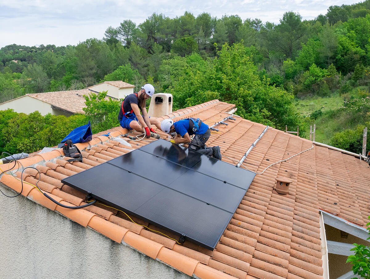 découvrez notre guide complet sur les panneaux solaires : tout ce que vous devez savoir pour choisir, installer et optimiser votre système photovoltaïque. économisez de l'énergie tout en faisant un geste pour la planète.