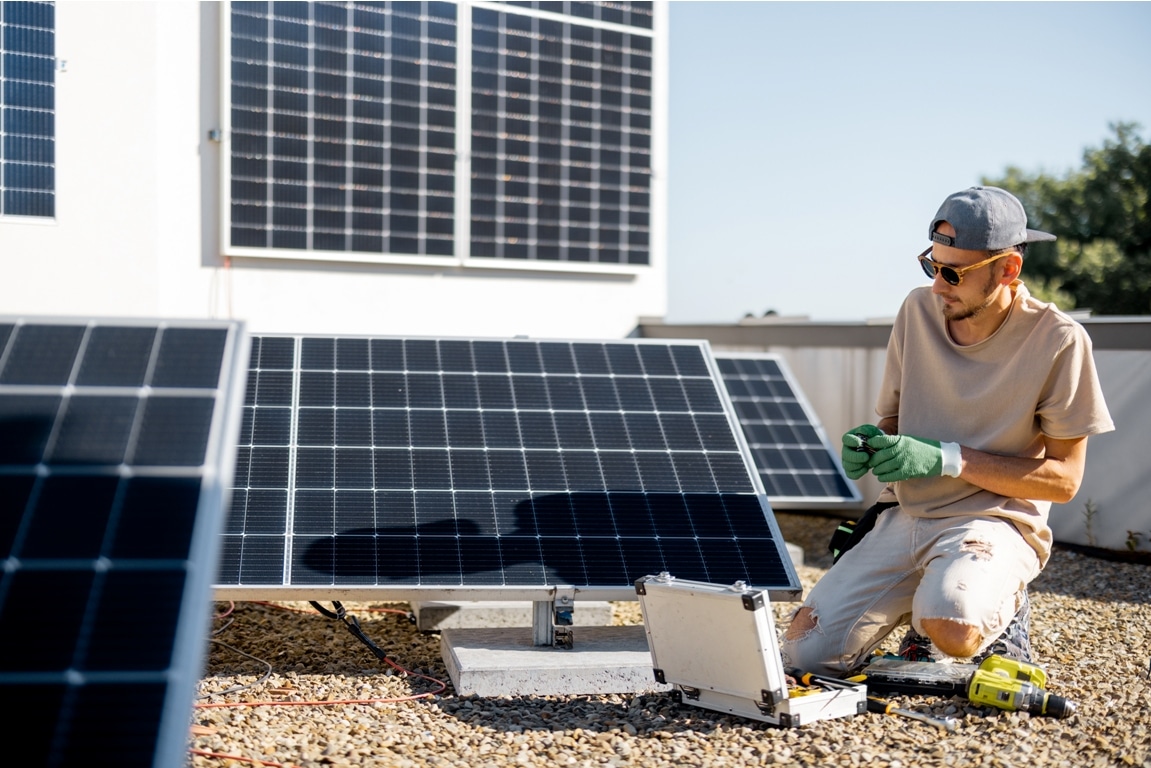 découvrez notre guide complet sur les panneaux solaires pour débutants ! apprenez tout ce qu'il faut savoir sur leur fonctionnement, les avantages, l'installation et les meilleures pratiques pour profiter pleinement de l'énergie solaire. faites le premier pas vers une énergie renouvelable et économique.