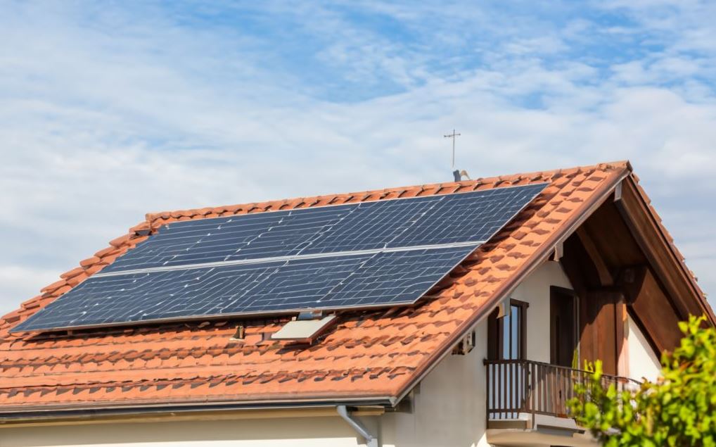 découvrez notre guide photovoltaïque complet pour tout savoir sur l'énergie solaire : installations, avantages, coûts et conseils pratiques pour optimiser votre production d'électricité grâce aux panneaux solaires.