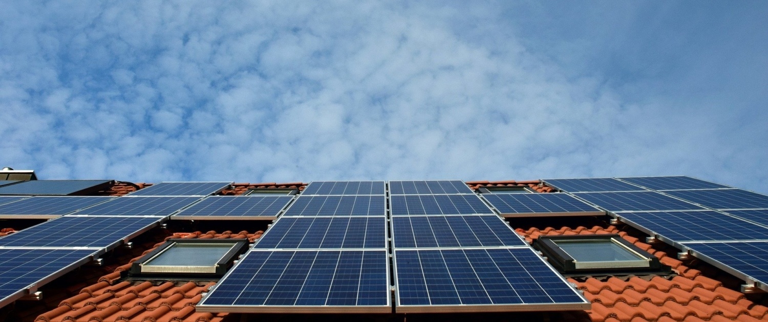 découvrez notre guide photovoltaïque complet pour tout savoir sur l'énergie solaire, son fonctionnement, ses avantages, et comment installer des panneaux photovoltaïques chez vous. maximisez vos économies d'énergie et contribuez à la transition écologique grâce à nos conseils d'experts.