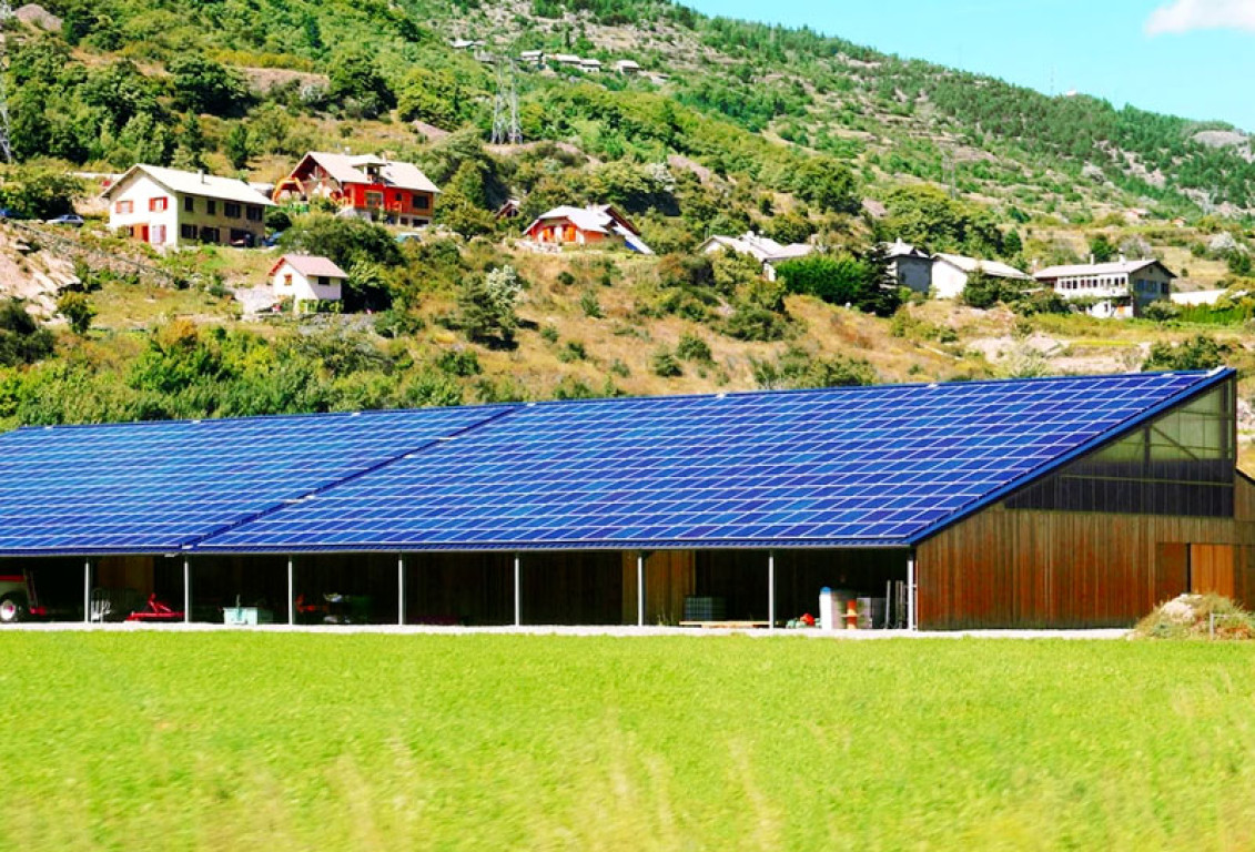 découvrez notre expertise en hangars photovoltaïques pour entreprises. optimisez votre espace tout en produisant votre propre énergie renouvelable et réduisez vos coûts énergétiques grâce à des installations sur mesure.