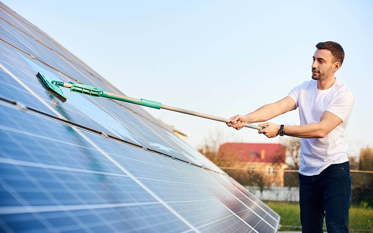 découvrez l'importance du nettoyage des panneaux solaires pour optimiser leur performance et prolonger leur durée de vie. un entretien régulier garantit un rendement énergétique maximal et une meilleure efficacité, tout en préservant votre investissement.