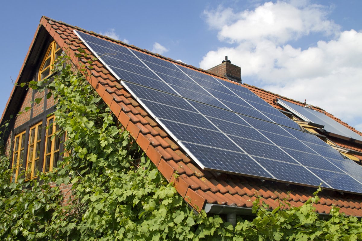 découvrez notre guide complet sur l'installation de panneaux solaires. apprenez les étapes clés pour rendre votre maison éco-énergétique tout en réduisant vos factures d'électricité. informez-vous sur les avantages, les coûts et les subventions disponibles pour un projet solaire réussi.