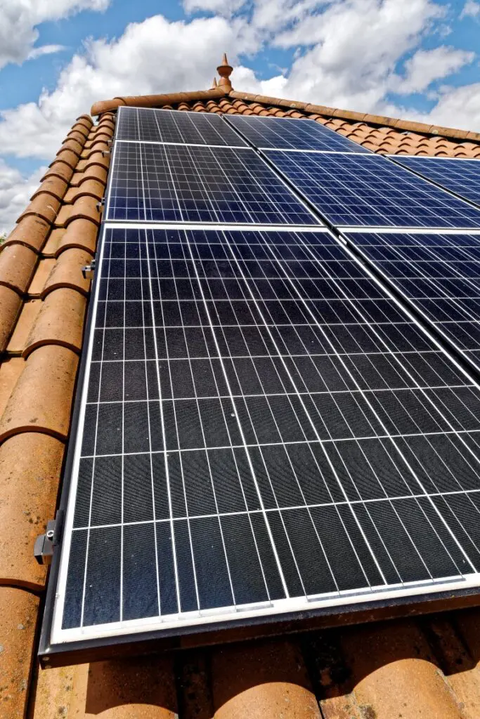 découvrez notre guide complet sur l'installation de panneaux solaires, incluant étapes, conseils pratiques et avantages pour une transition vers une énergie verte et durable.