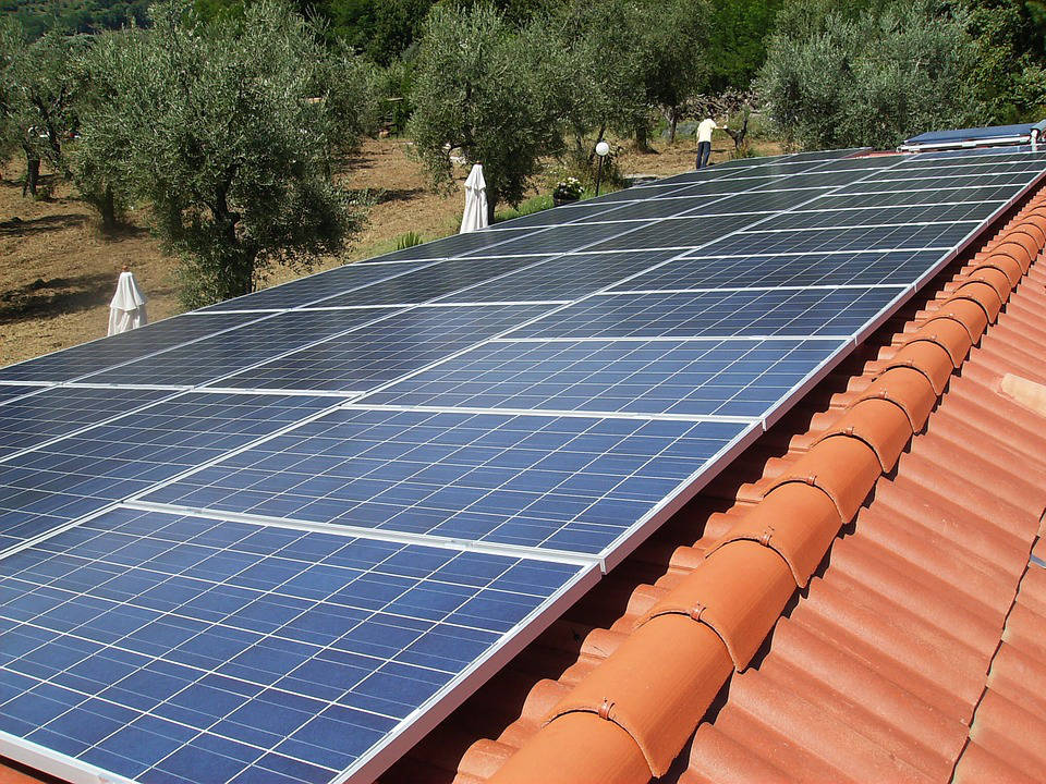 découvrez comment installer des panneaux solaires pour optimiser votre production d'énergie renouvelable. suivez nos conseils et guides pratiques pour une installation tout en sécurité et durable, tout en contribuant à la protection de l'environnement.