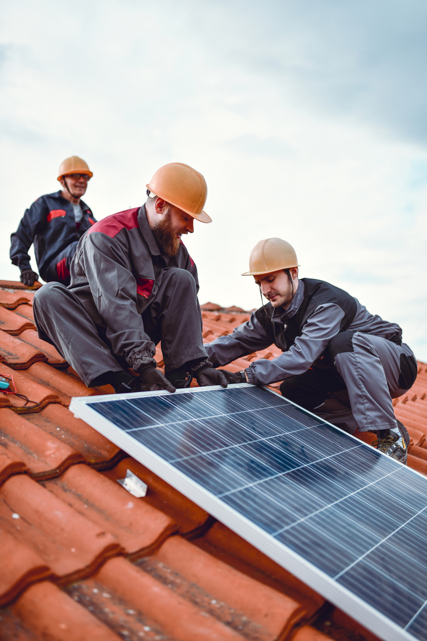 découvrez comment installer des panneaux solaires chez vous pour optimiser votre production d'énergie durable. suivez nos conseils pratiques et gagnez en autonomie énergétique tout en réduisant votre empreinte carbone.