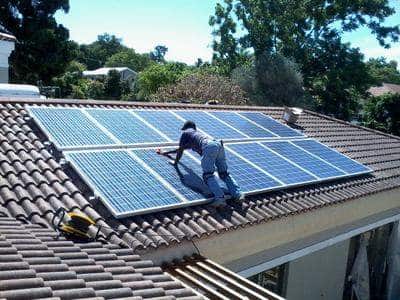 découvrez comment installer des panneaux solaires pour réduire vos factures d'énergie et contribuer à la protection de l'environnement. suivez nos conseils pratiques pour une installation réussie et durable.