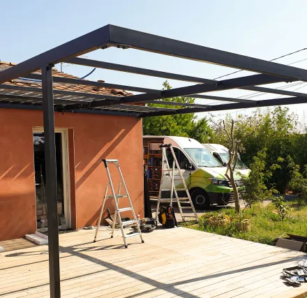 découvrez comment installer une pergola solaire pour profiter d'un espace extérieur agréable et écologique. notre guide vous accompagne à travers les étapes clés pour une installation réussie, alliant style et fonctionnalité.