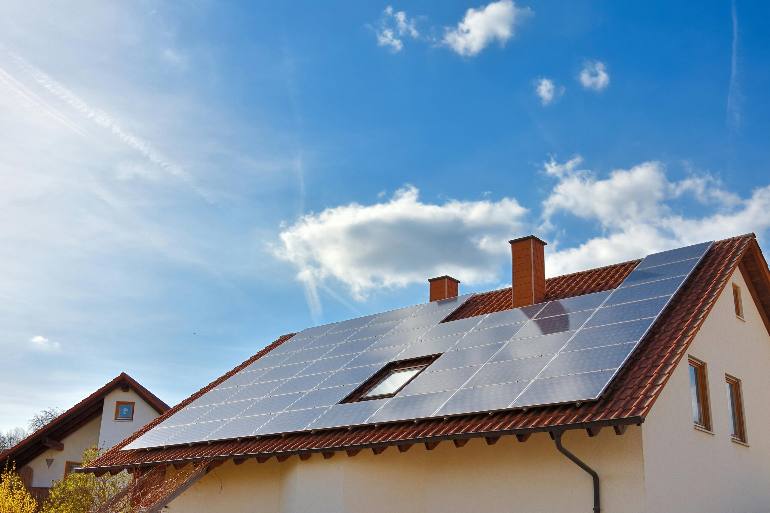 découvrez comment installer des panneaux solaires facilement et efficacement. suivez nos conseils pratiques et astuces pour optimiser votre énergie renouvelable, réduire vos factures d'électricité et contribuer à la protection de l'environnement.