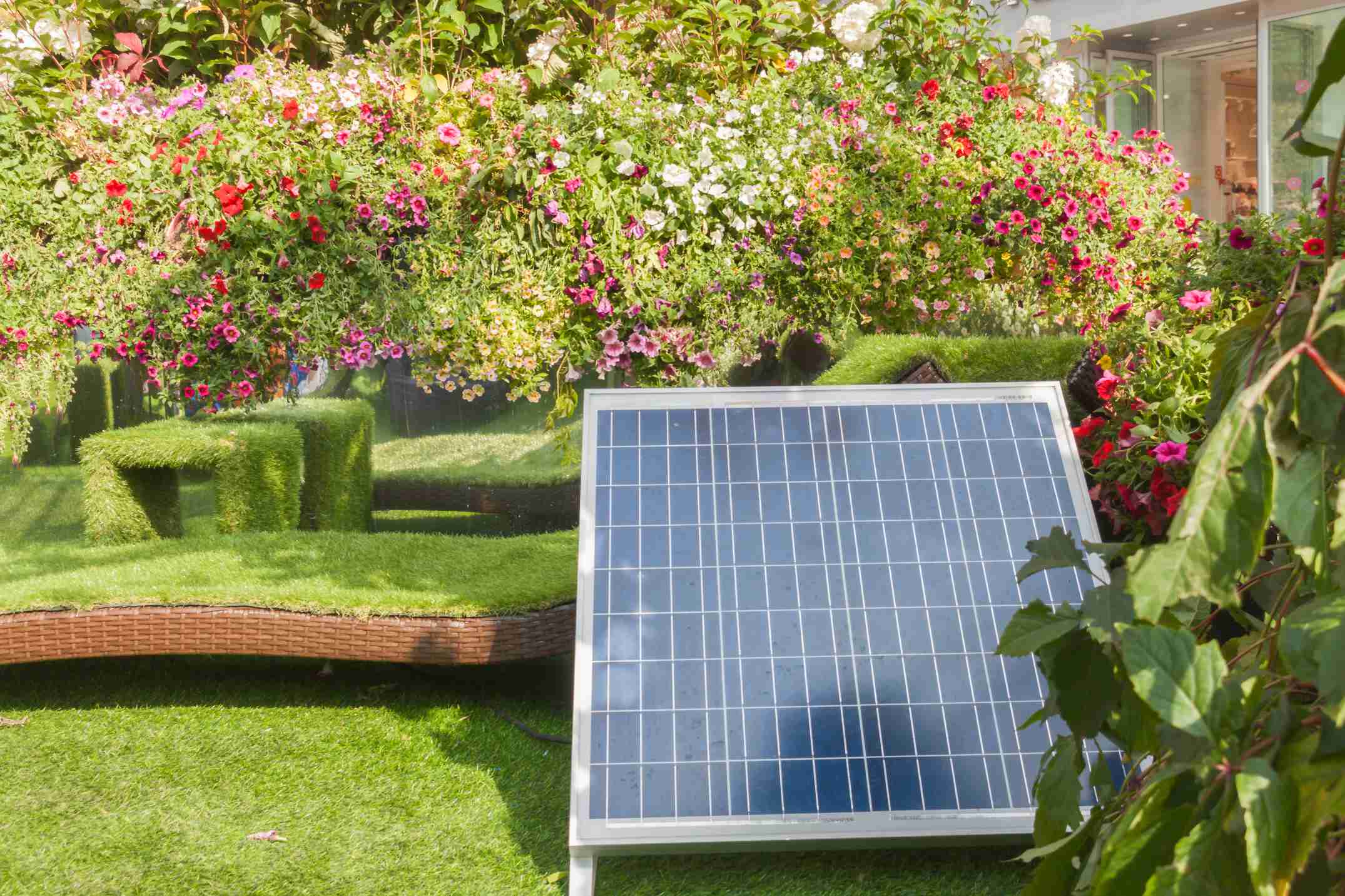 découvrez comment installer des panneaux solaires dans votre jardin pour maximiser votre énergie renouvelable. suivez notre guide étape par étape pour profiter des avantages écologiques et économiques de l'énergie solaire tout en embellissant votre espace extérieur.