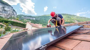 découvrez comment installer des panneaux solaires sur un toit plat pour maximiser votre production d'énergie solaire. suivez nos conseils pratiques et bénéficiez d'une installation optimisée et durable.