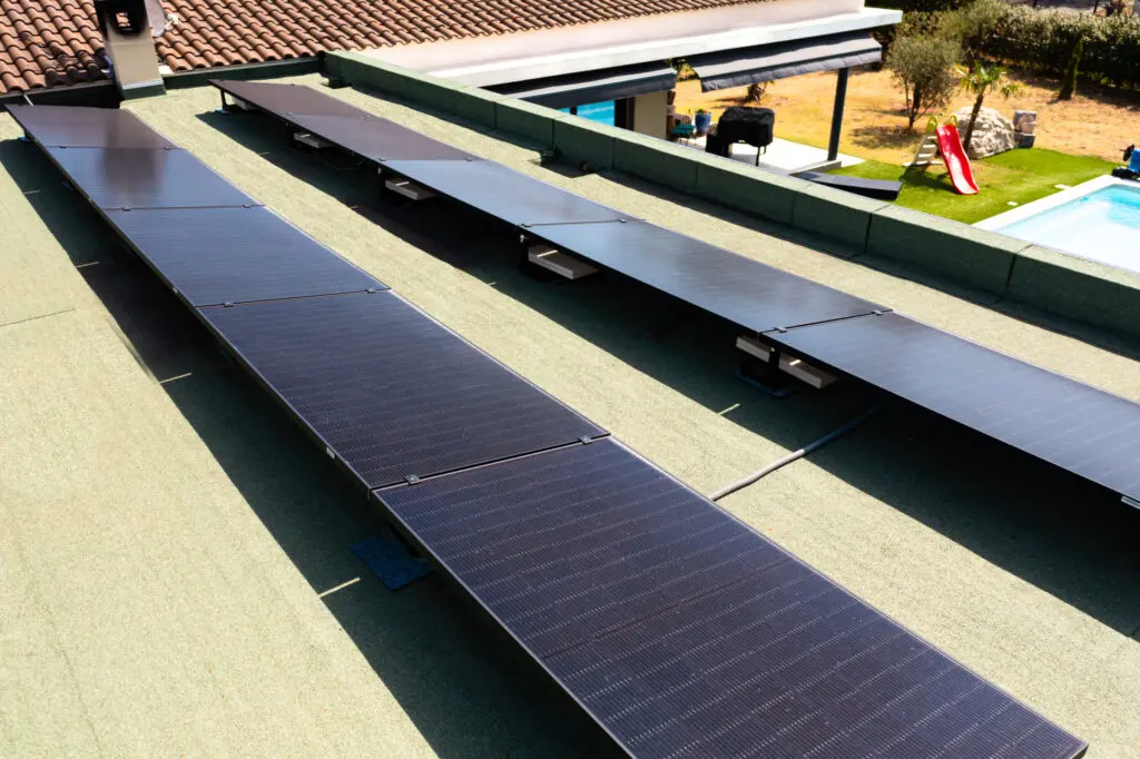 découvrez comment installer des panneaux solaires en toute simplicité. suivez notre guide étape par étape pour maximiser l'efficacité énergétique de votre maison tout en réduisant votre empreinte écologique.