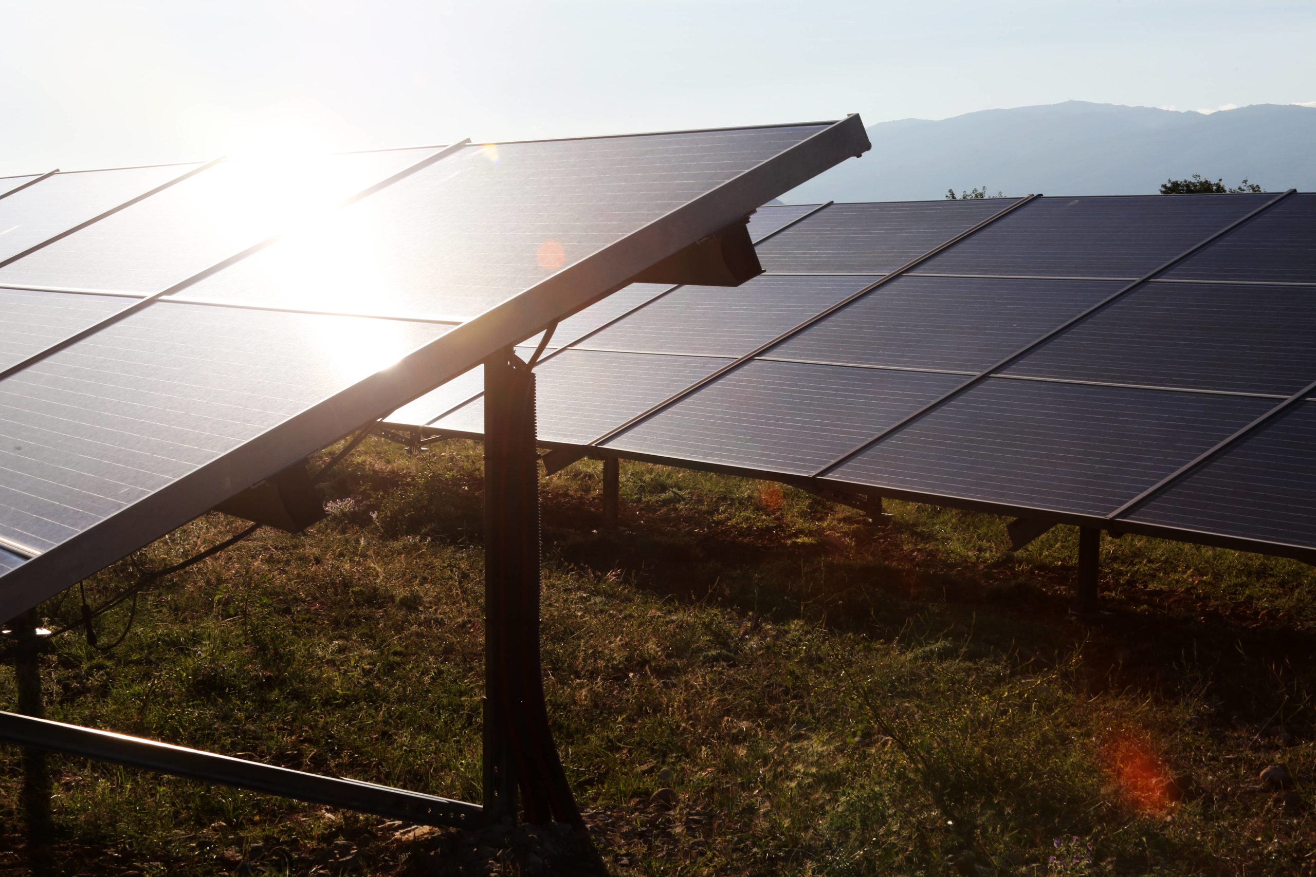 découvrez comment investir dans l'énergie solaire peut vous permettre de réaliser des économies sur vos factures d'électricité, de contribuer à la protection de l'environnement et de profiter d'avantages fiscaux. explorez les opportunités d'investissement et les meilleures pratiques pour tirer parti de cette source d'énergie renouvelable.